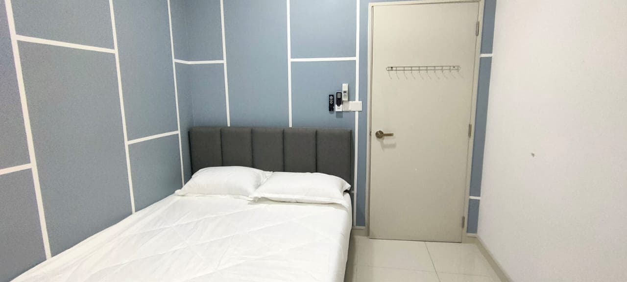 Riana South - Middle Room 2