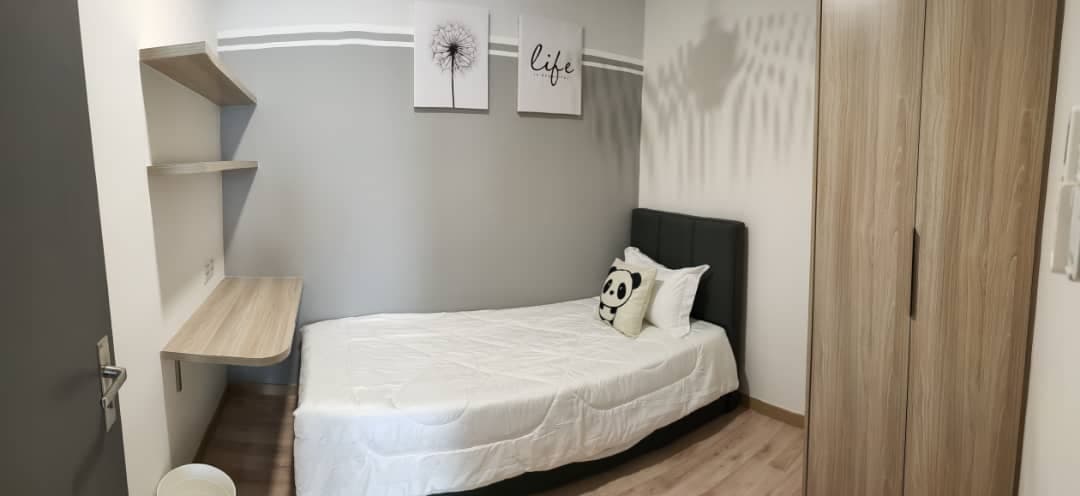 Emporis Residences - Small Room 4