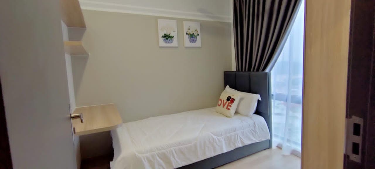 Emporis Residences - Small Room 4