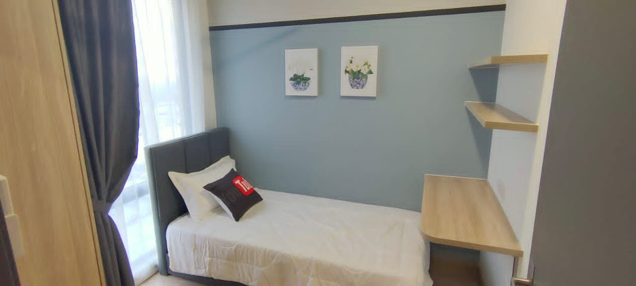 Emporis Residences - Small Room 4