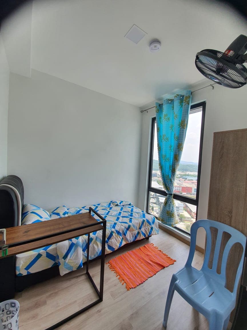 Emporis Residences - Small Room 4
