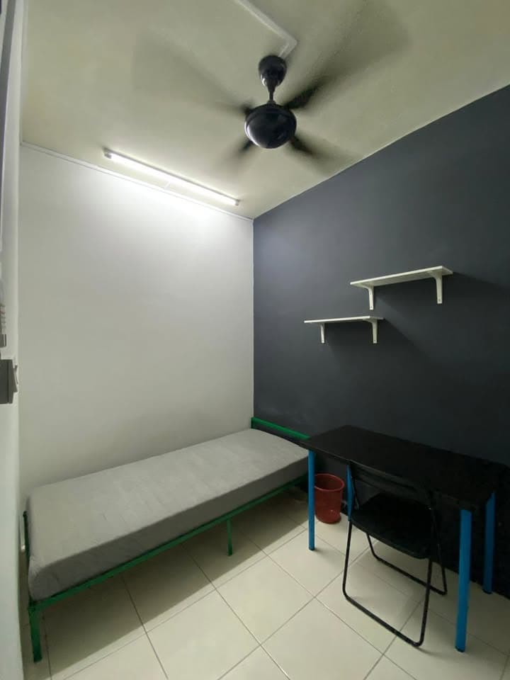 Metropolitan Square - Partition Small Room 1
