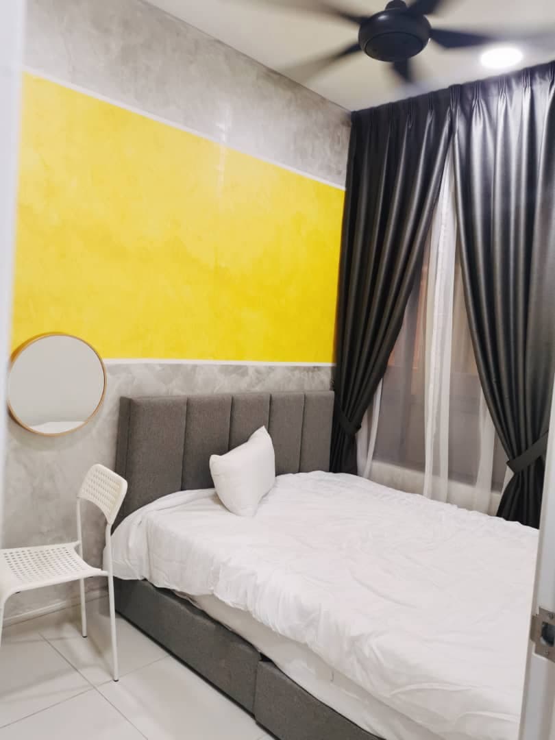 Riana South - Small Room 3