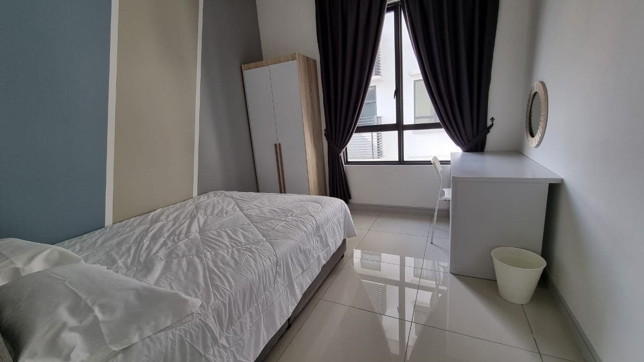 Riana South - Middle Room 2