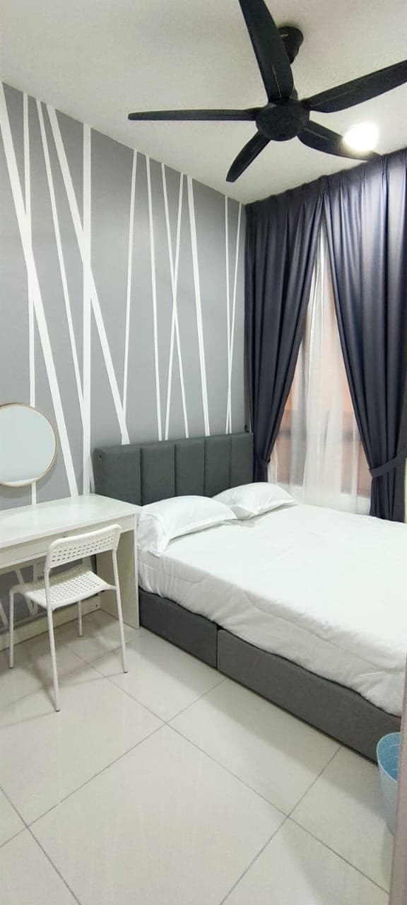 Riana South - Small Middle Room 3