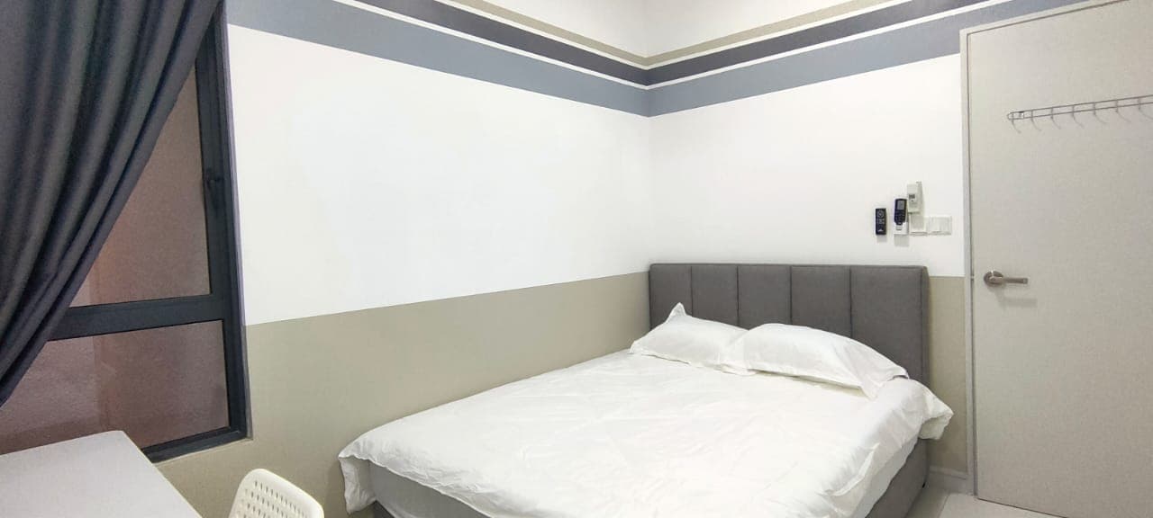 Riana South - Middle Room 2