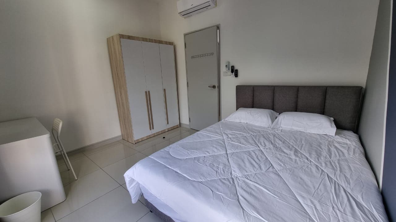 Riana South - Middle Room 3