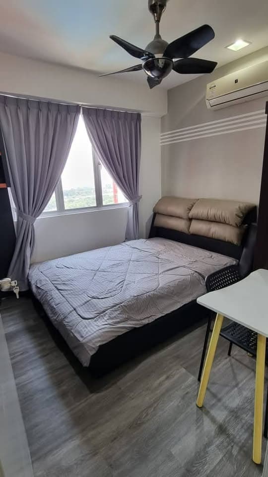 Main Place Residence - Original Middle Room 2