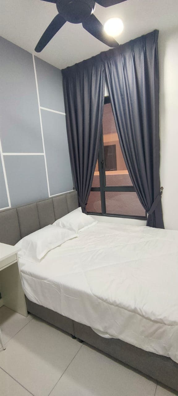 Riana South - Small Middle Room 3