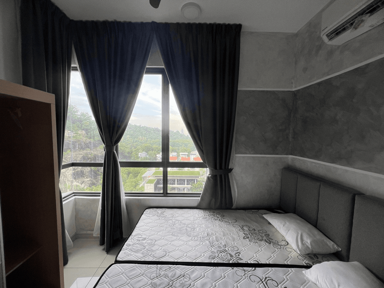 Riana South - Master Room R1