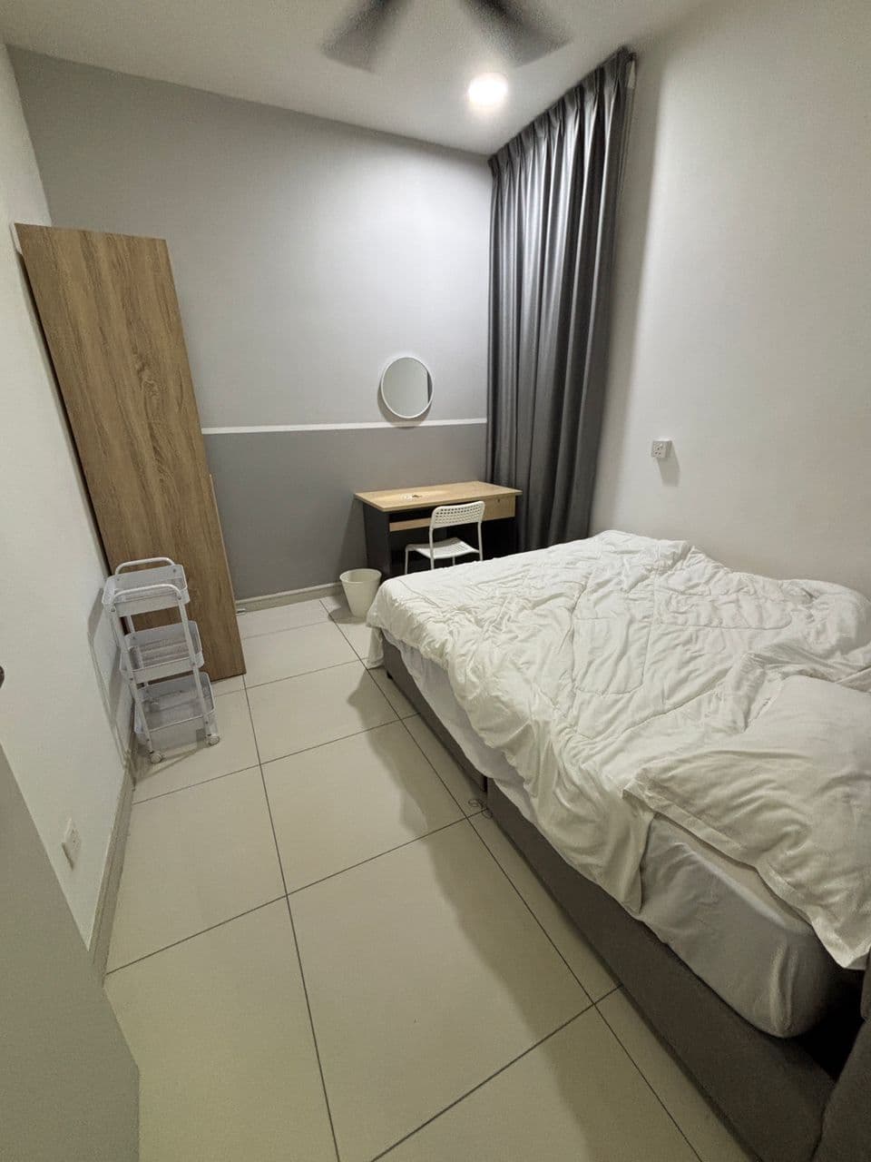 Riana South - Middle Room R2