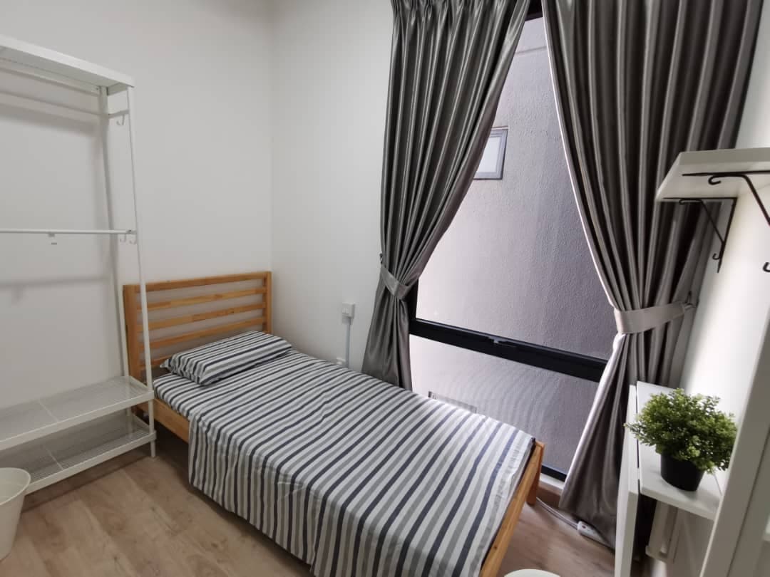 Emporis Residences - Small Room With Window R4
