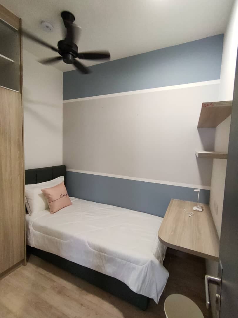 Emporis Residences - Small Room Without Window R4