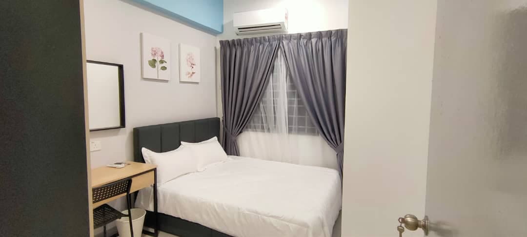 Pearl Point Condominium - Small Middle Room 5