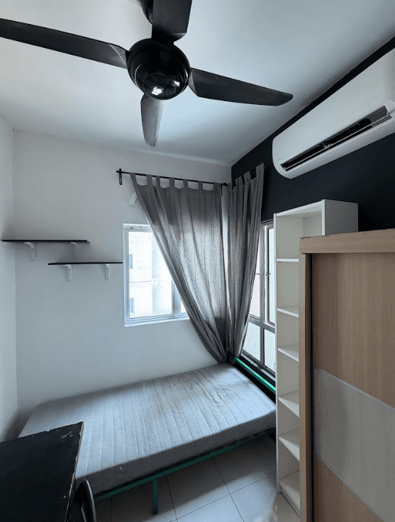 Metropolitan Square - Partition Small Room 4